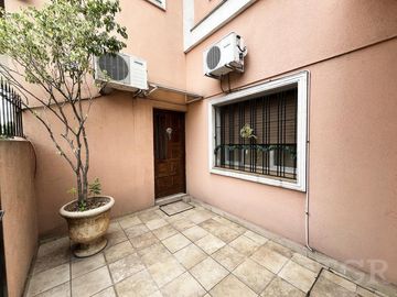 Casa  multifamiliar en Valentín Alsina