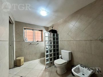 Casa  multifamiliar en Valentín Alsina
