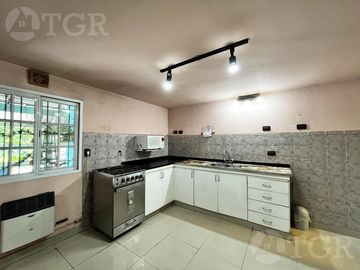 Casa  multifamiliar en Valentín Alsina