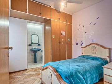 Venta departamento 4 ambientes con 2 cocheras y terraza con quincho
