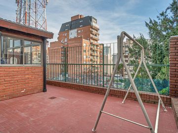 Venta departamento 4 ambientes con 2 cocheras y terraza con quincho