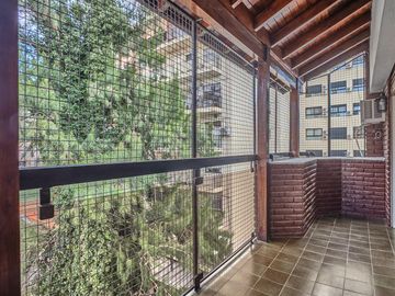 Venta departamento 4 ambientes con 2 cocheras y terraza con quincho