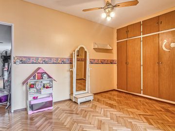 Venta departamento 4 ambientes con 2 cocheras y terraza con quincho