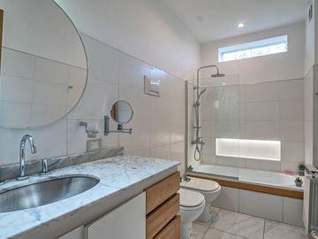 Venta departamento 4 ambientes con 2 cocheras y terraza con quincho