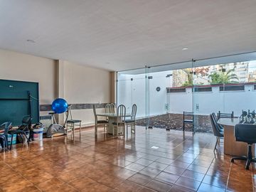 Venta departamento 4 ambientes con 2 cocheras y terraza con quincho