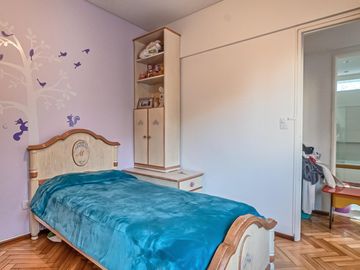 Venta departamento 4 ambientes con 2 cocheras y terraza con quincho