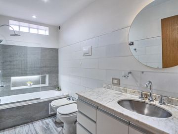Venta departamento 4 ambientes con 2 cocheras y terraza con quincho