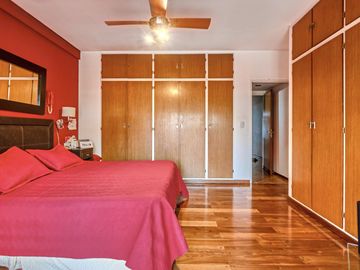 Venta departamento 4 ambientes con 2 cocheras y terraza con quincho