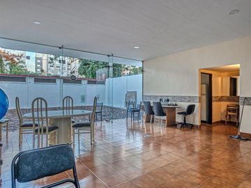 Venta departamento 4 ambientes con 2 cocheras y terraza con quincho