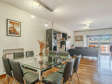 Venta departamento 4 ambientes con 2 cocheras y terraza con quincho