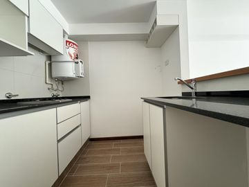Monoambiente a estrenar con patio a metros de Bv. Oroño!