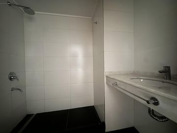 Monoambiente a estrenar con patio a metros de Bv. Oroño!