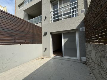 Monoambiente a estrenar con patio a metros de Bv. Oroño!