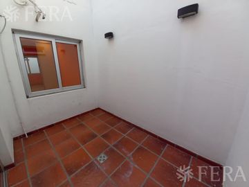Venta de Casa de 4 ambientes con cochera en Wilde