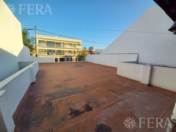 Venta de Casa de 4 ambientes con cochera en Wilde