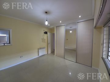 Venta de Casa de 4 ambientes con cochera en Wilde