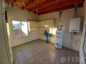 Venta de Casa de 4 ambientes con cochera en Wilde