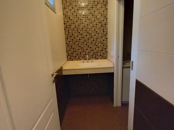 Venta de Casa de 4 ambientes con cochera en Wilde