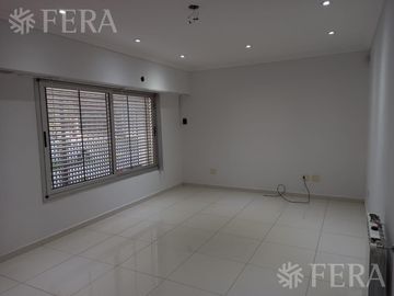 Venta de Casa de 4 ambientes con cochera en Wilde