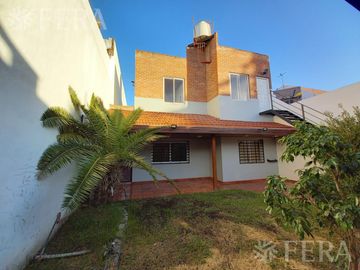 Venta de Casa de 4 ambientes con cochera en Wilde