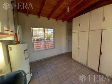 Venta de Casa de 4 ambientes con cochera en Wilde