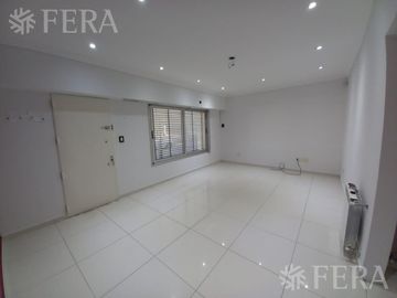 Venta de Casa de 4 ambientes con cochera en Wilde