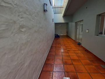 Venta de Casa de 4 ambientes con cochera en Wilde
