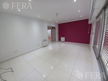 Venta de Casa de 4 ambientes con cochera en Wilde