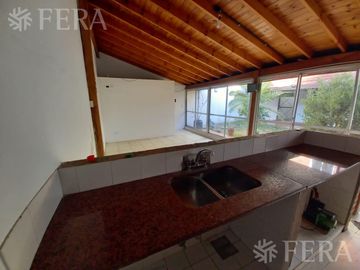 Venta de Casa de 4 ambientes con cochera en Wilde