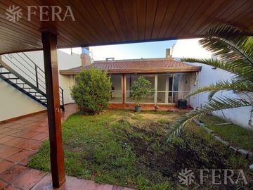 Venta de Casa de 4 ambientes con cochera en Wilde