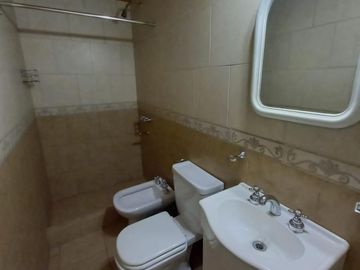 Venta de Casa de 4 ambientes con cochera en Wilde
