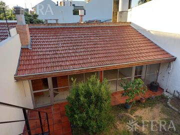 Venta de Casa de 4 ambientes con cochera en Wilde
