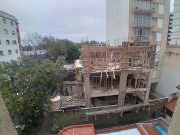 Departamento en piso de categoria con 75 m2 totales en Lomas de Zamora