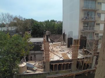 Departamento en piso de categoria con 75 m2 totales en Lomas de Zamora