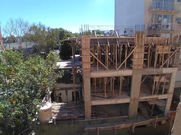 Departamento en piso de categoria con 75 m2 totales en Lomas de Zamora