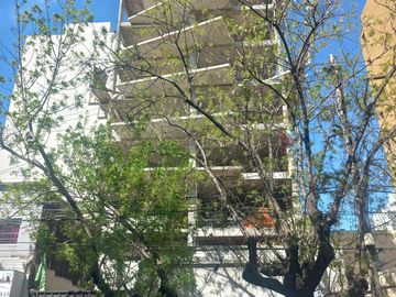Departamento en piso de categoria con 75 m2 totales en Lomas de Zamora