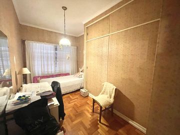 Casa 5 ambientes en Venta en Banfield Oeste con jardín y deposito/galpón en planta baja