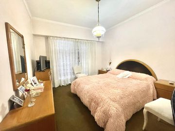 Casa 5 ambientes en Venta en Banfield Oeste con jardín y deposito/galpón en planta baja