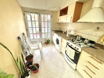 Casa 5 ambientes en Venta en Banfield Oeste con jardín y deposito/galpón en planta baja