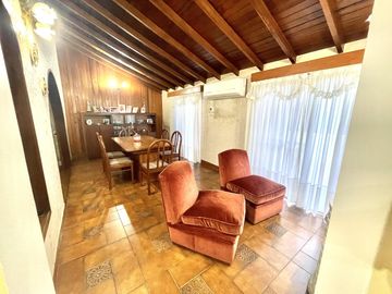 Casa 5 ambientes en Venta en Banfield Oeste con jardín y deposito/galpón en planta baja