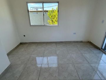 Casa en venta - 4 Dormitorios 2 Baños - 195Mts2 - José C. Paz