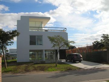 Venta Casa a Estrenar 6 Ambientes Los Lagos Nordelta Tigre