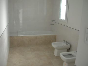 Venta Casa a Estrenar 6 Ambientes Los Lagos Nordelta Tigre