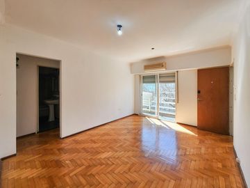 Departamento de oportunidad con 2 dormitorios y terraza exclusiva, alquilado