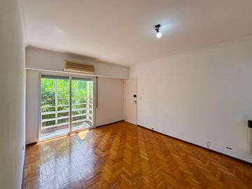 Departamento de oportunidad con 2 dormitorios y terraza exclusiva, alquilado