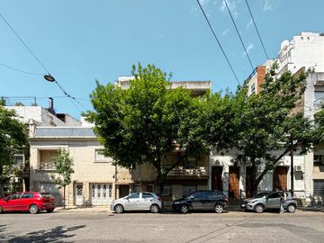 Departamento de oportunidad con 2 dormitorios y terraza exclusiva, alquilado