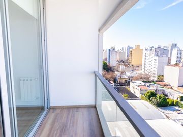 Departamento en  Duplex sobre Av. 44