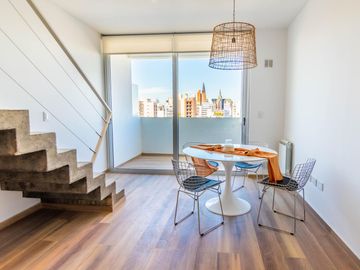 Departamento en  Duplex sobre Av. 44