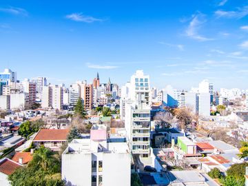 Departamento en  Duplex sobre Av. 44