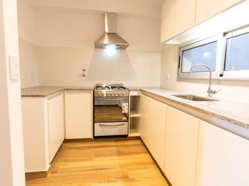Departamento en  Duplex sobre Av. 44